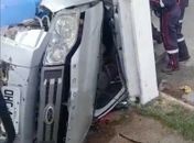 Veículo capota, vítima fica ferida e é retirada das ferragens em Rio Largo