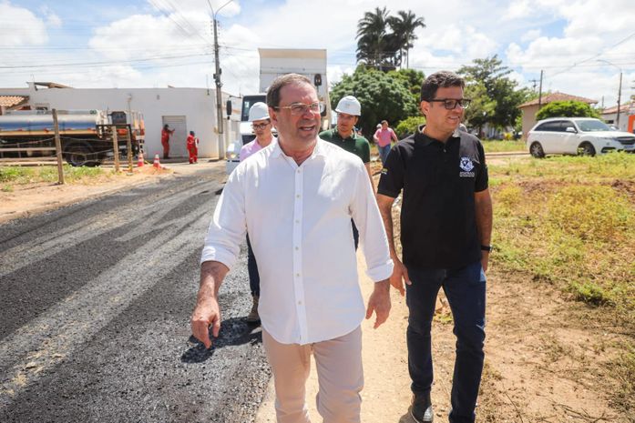 Obras de pavimentação no bairro Guaribas avançam para 54 ruas