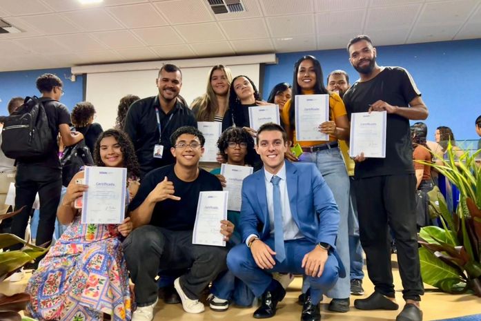 Caio Bebeto celebra qualificação de 360 jovens pelo Programa Emprega Jovem em Maceió
