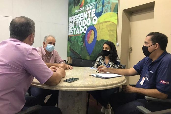 Servidores da Adeal pedem realização de concurso em reunião com secretário de Agricultura