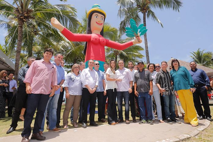 A "sereia de Renan", inaugurada sem Rui, que é do "Mestre Zezinho"