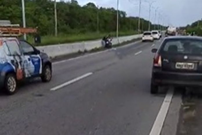 Homem morre ao cair de motocicleta esportiva, na rodovia AL-101 Sul