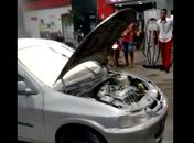 Carro pega fogo em posto de gasolina na AL-220