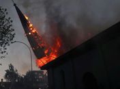 Manifestações no Chile acabam com igrejas incendiadas