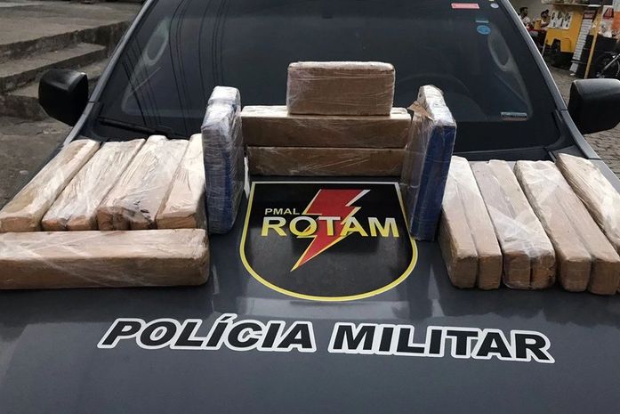 Jovem é flagrada transportando mais de 26kg de maconha na rodoviária de Maceió