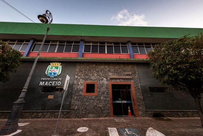 Prefeitura de Maceió antecipa salários e paga servidores nesta quinta-feira (27)