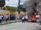 Estudantes bloqueiam via em protesto por falta de estrutura em escola estadual no Clima Bom