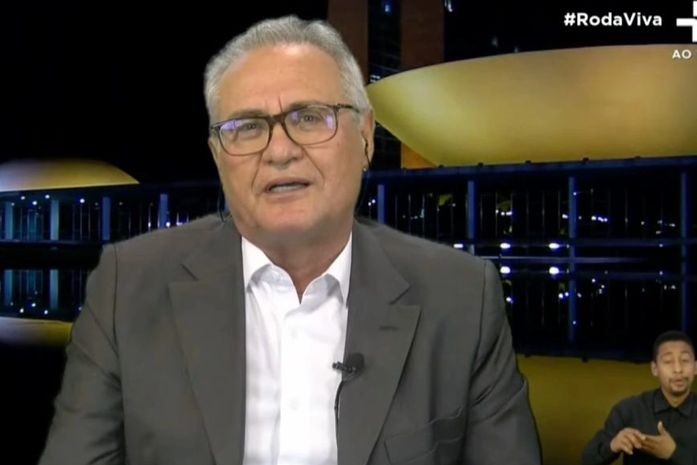 Renan Calheiros diz que "perspectiva é de que Bolsonaro seja enquadrado no crime de responsabilidade"