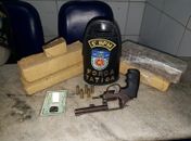 Material apreendido no conjunto Mocambo pelos militares do 5º BPM