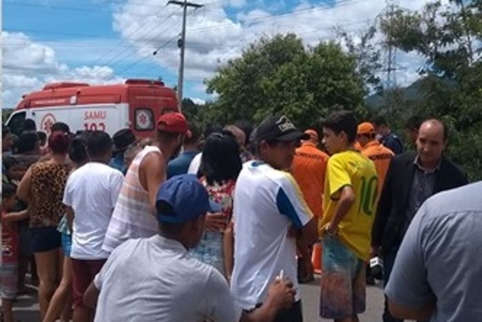 Vítima caiu de bicicleta e foi atropelado por moto.