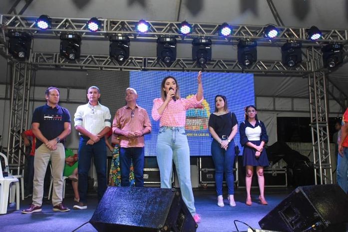 Prefeita Vanessa comemora sucesso do Arraia do Povo, valoriza Artista da Terra e Antecipa salários de servidores da educação.