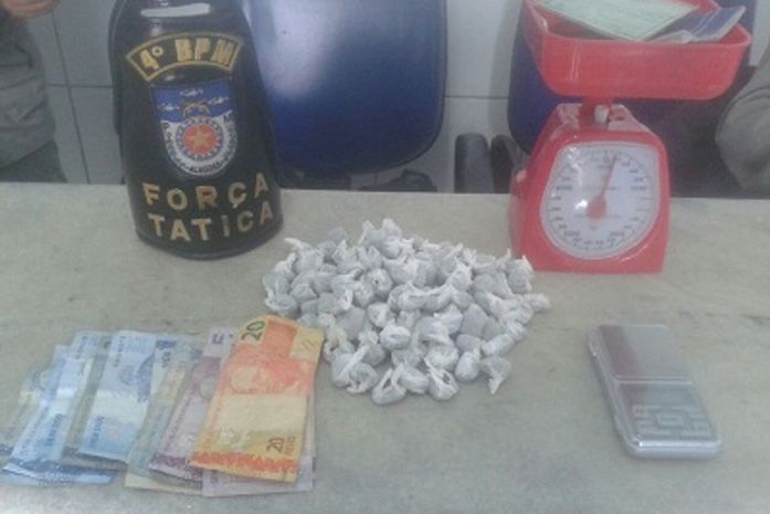 Dois homens são presos e menor é apreendido após roubo de táxi, tráfico e roubo