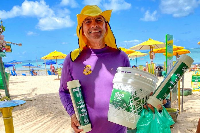 IMA instala lixeiras e distribui porta-bitucas e sacolas em praias de Maceió e São Miguel dos Milagres
