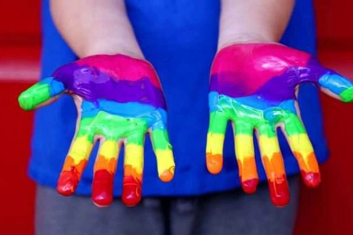 Pedro é uma criança gay. Ele nasceu assim, essa é uma condição natural dele-diz a mãe, ou precisamos falar sobre crianças gays.