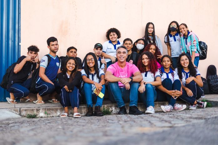 Deputado Rafael Brito comemora aprovação de projeto para criação de vagas em escolas de tempo integral