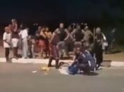 Motociclista morre após ultrapassar caminhão e colidir com poste em Maceió