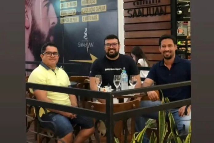 Foto entre Rodrigo Cunha e Héctor Martins agita bastidores da política