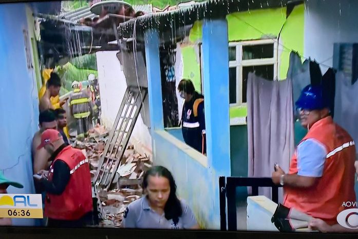 Criança de nove anos morre soterrada após deslizamento de barreira na Grota do Ouro Preto