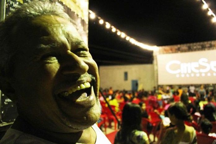 Magia do cinema atrai multidão à edição do Cine Sesi Cultural em Jequiá da Praia