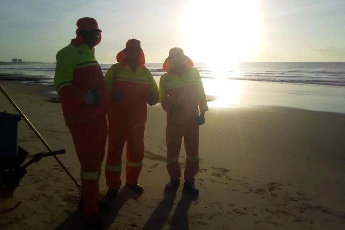 Que o Brasil abra novas vagas de emprego, diz o gari Rodrigo, em seu dia