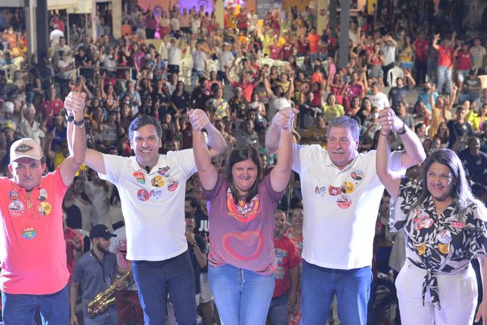 Ziane Costa reúne multidão em Delmiro Gouveia e mostra força política e união