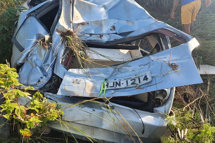 Homem fica preso às ferragens após capotamento de veículo, na AL-101 Norte