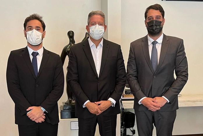 Em Brasília, prefeito de Santana do Mundaú garante investimentos com presidente Arthur Lira