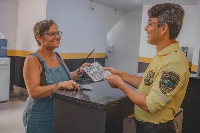 DMTT entrega placas perdidas durante a chuva em Maceió
