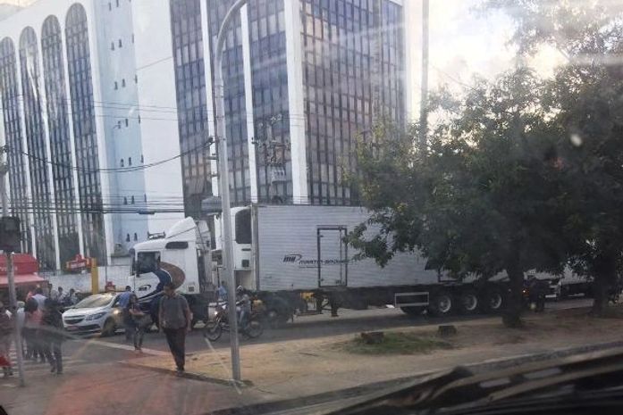Colisão aconteceu na Avenida Fernandes Lima