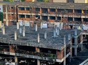 Moradores de Mangabeiras voltam a denunciar prédio abandonado que já foi cenário de estupro e incêndio: “Uma bomba relógio”