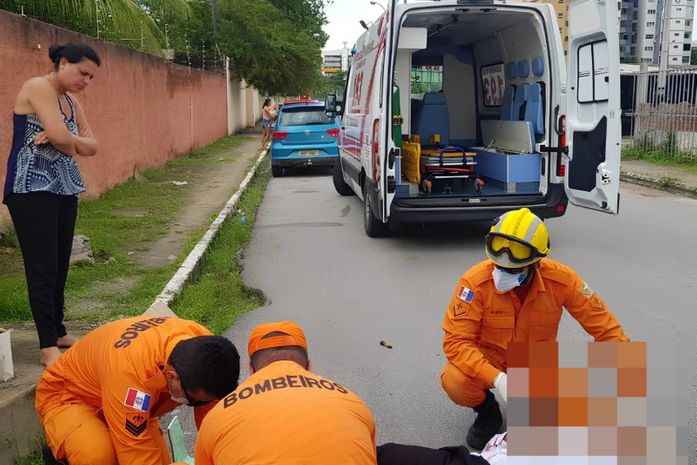 Adolescente morre e outra fica ferida após moto colidir com árvore no Sertão de AL