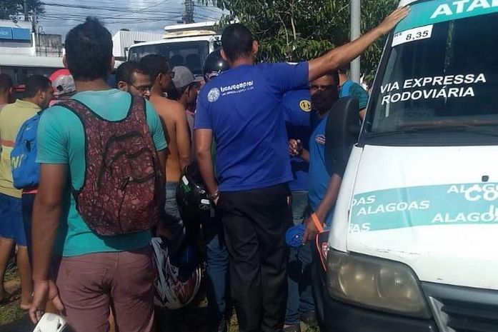 Tentativa de assalto a van termina com suspeitos baleados em Maceió