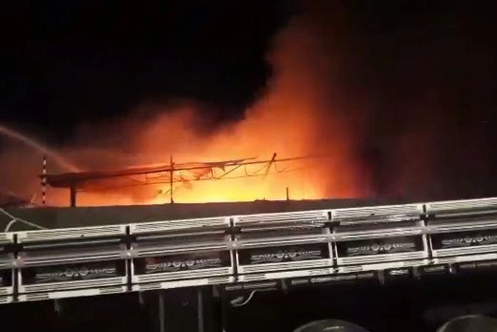 Incêndio atinge galpão com produtos recicláveis em Arapiraca