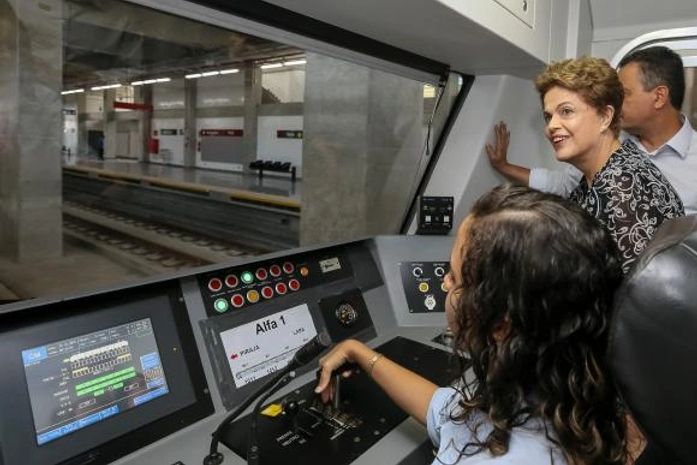 "Não há fundamento legal porque tenho vida ilibada", diz Dilma sobre impeachment