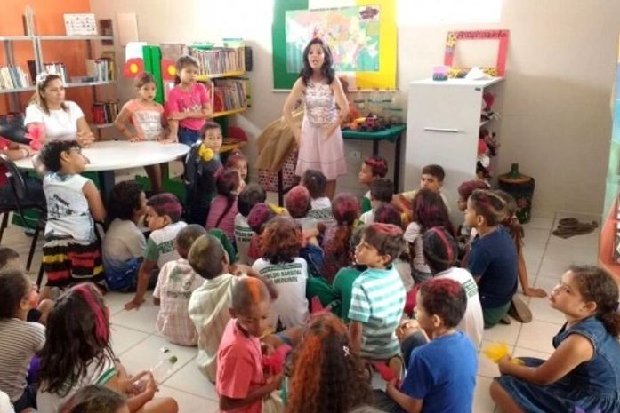 Crianças redescobrem brincadeiras tradicionais na Biblioteca Arapiraquinha