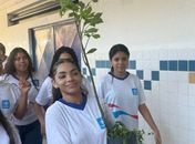 
Jó Pereira, a  Yasmim, toda majestosa conduziu a Árvore Sagrada para o plantio.
Agora, na Escola Rosa da Fonseca tem Baobá
