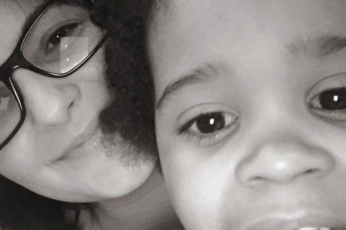 Porque, nós, pessoas brancas legais, simplesmente fingimos que racismo não existe.