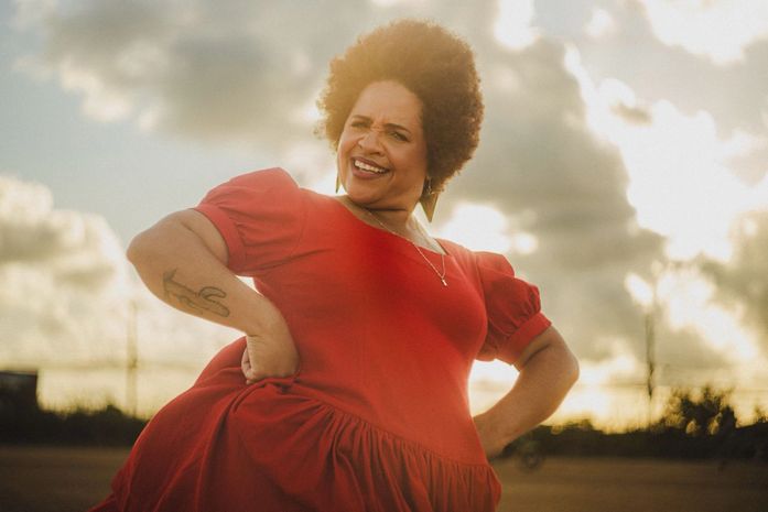 Mel Nascimento Lança o Clipe “Ô Mulé” em Homenagem às Mulheres Alagoanas