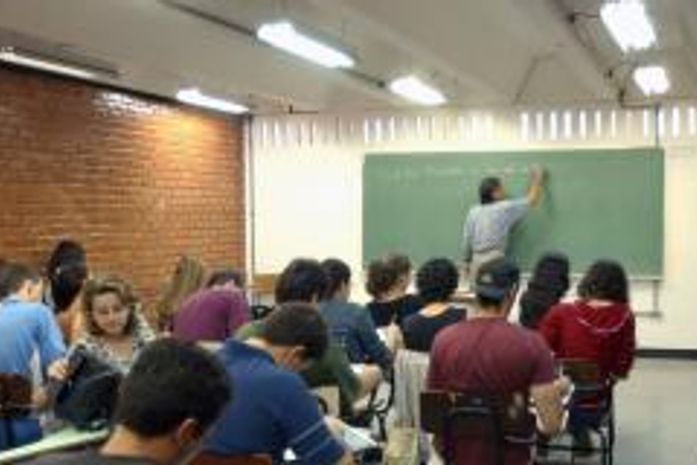 MEC vai oferecer 80 mil vagas de residência pedagógica em 2018