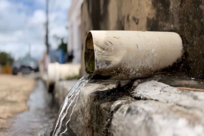 Esgoto sem tratamento ameaça saúde e contamina Rio São Francisco na Ilha do Ferro