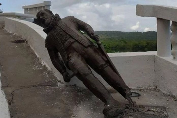 Estátua de Maurício de Nassau é alvo de vandalismo em Penedo