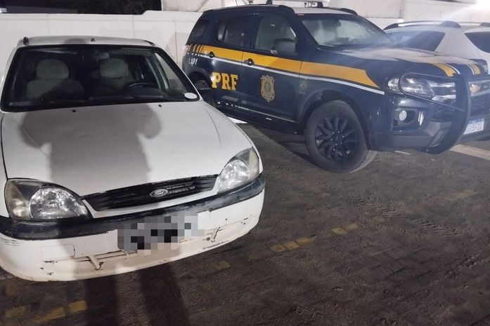 Carro roubado é recuperado pela PRF em Rio Largo