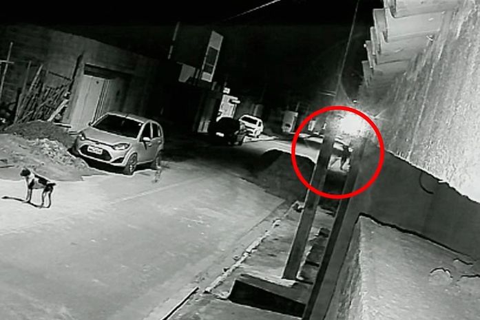 Latrocínio: polícia divulga imagens de suspeito de matar idosa dentro residência; veja vídeo