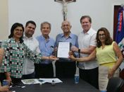 Teófilo assina contrato para inicio das obras do Centro Novo de Arapiraca