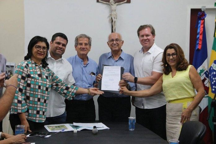 Teófilo assina contrato para inicio das obras do Centro Novo de Arapiraca