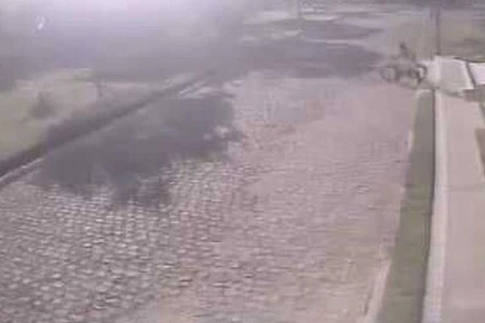 PC divulga vídeo de suspeito furtando bicicletas dentro de condomínio