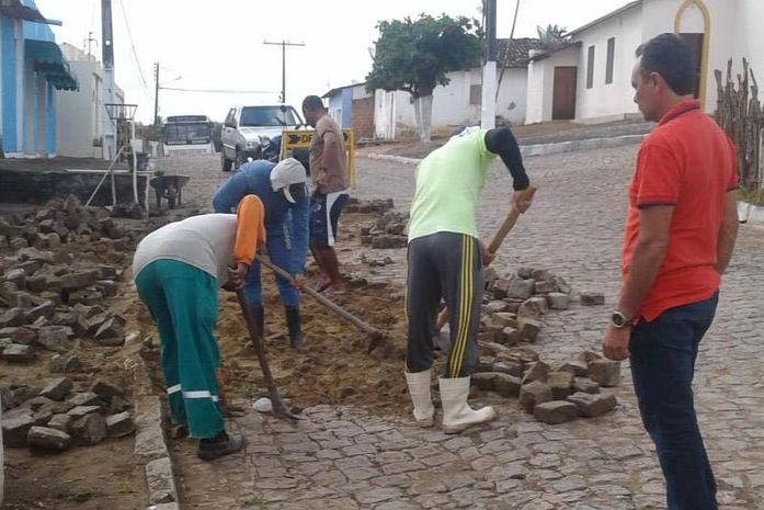 Prefeitura de Anadia realiza reparos na pavimentação do Povoado Tapera