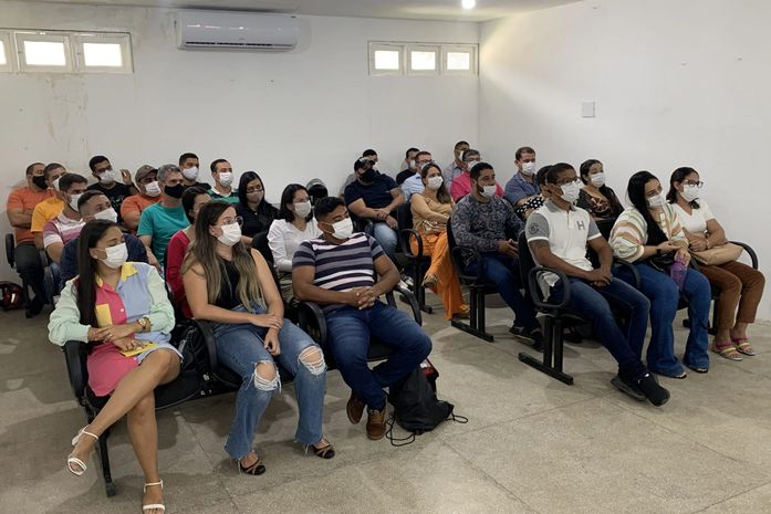 Secretário de Saúde recepciona novos servidores efetivos, em Palmeira
