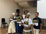 A professora da creche cortou o cabelo crespo, da menina de um ano, dizendo ser duro, ruim de pentear- disse a mãe, na Omode