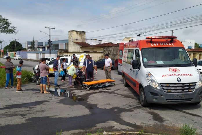 Colisão envolvendo moto e picape deixa um homem ferido em Arapiraca